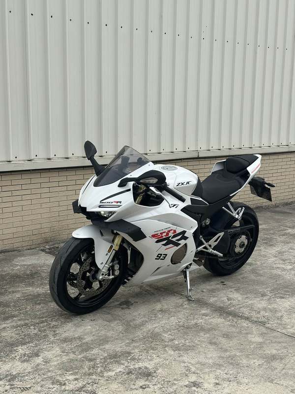 张雪机车 500RR