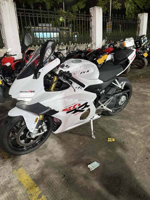 张雪机车 500RR
