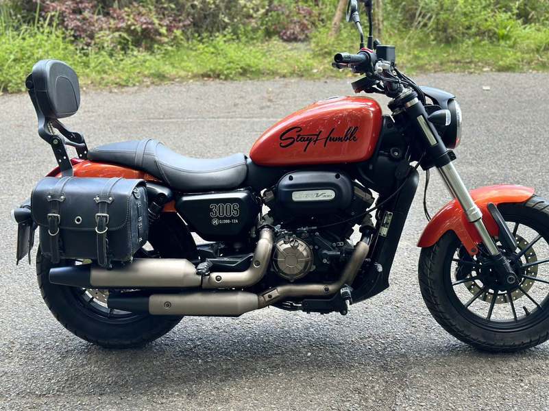 QJMOTOR 闪300S