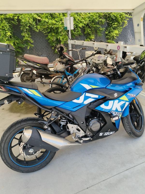 豪爵铃木 GSX250R