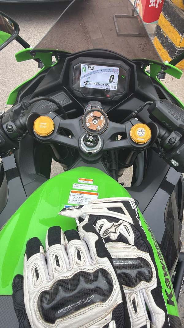 川崎 ZX-4R