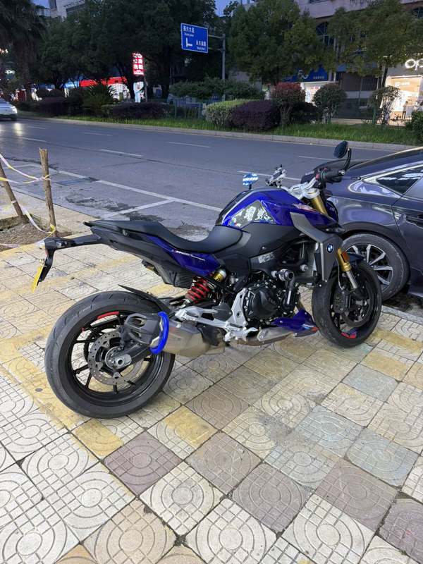 宝马 F 900 R