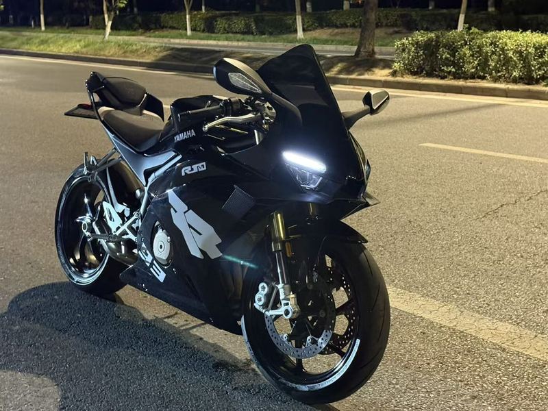 张雪机车 500RR