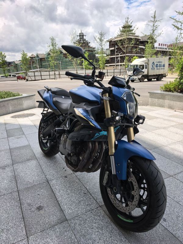 贝纳利 TNT600i