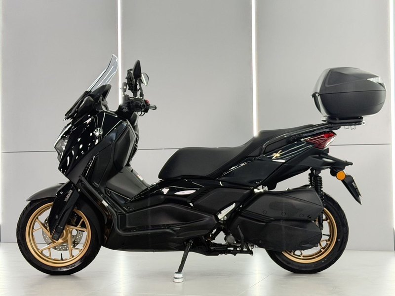 雅马哈 XMAX