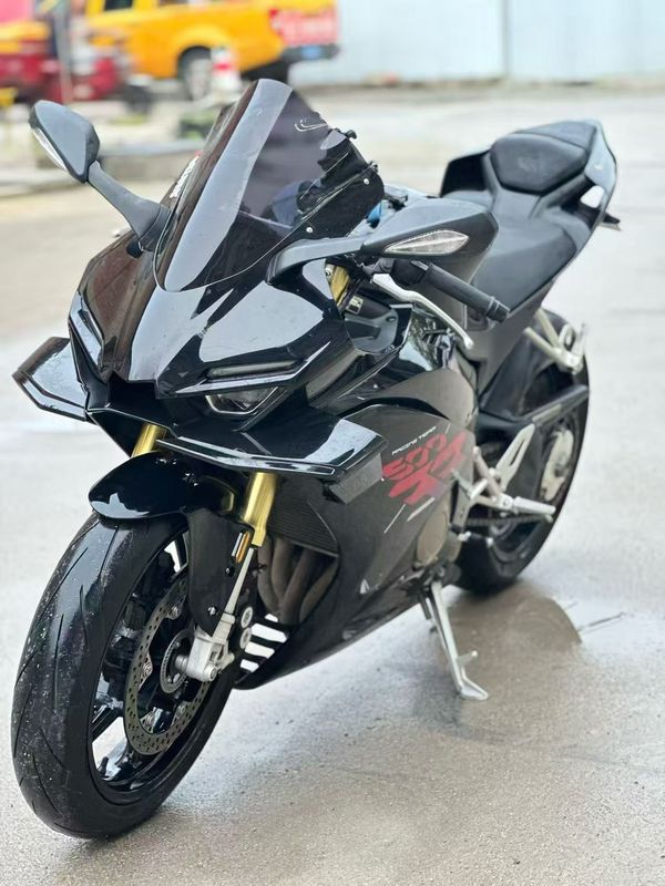 张雪机车 500RR