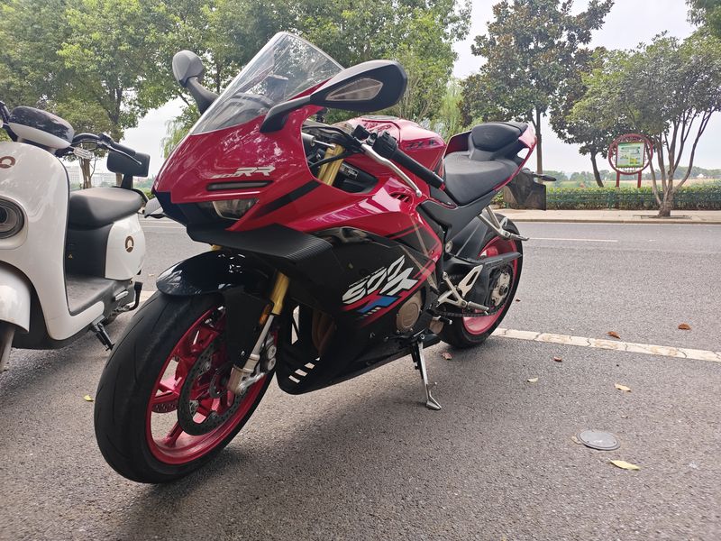 张雪机车 500RR