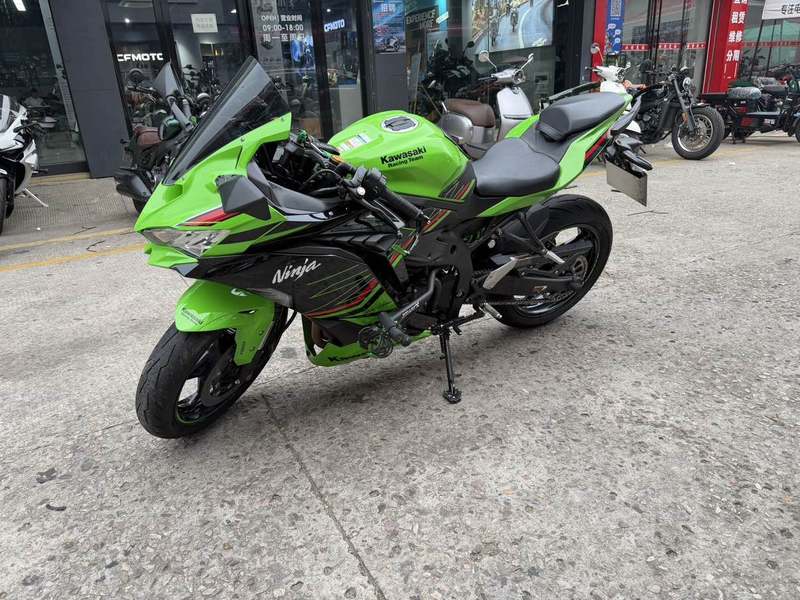 川崎 ZX-4R