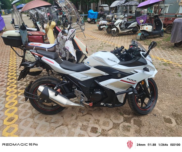 豪爵铃木 GSX250R