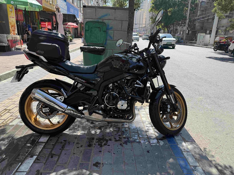 张雪机车 500F
