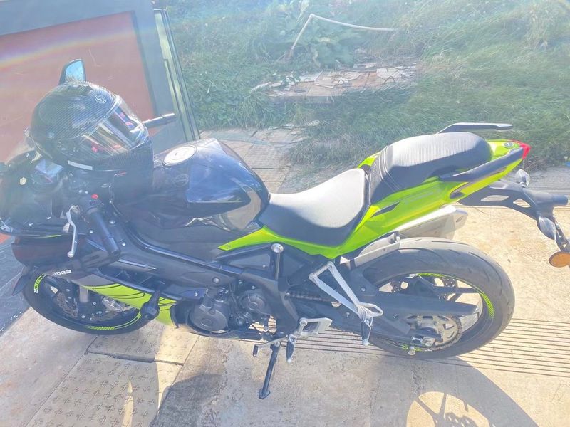 贝纳利 龙卷风 Tornado 302R