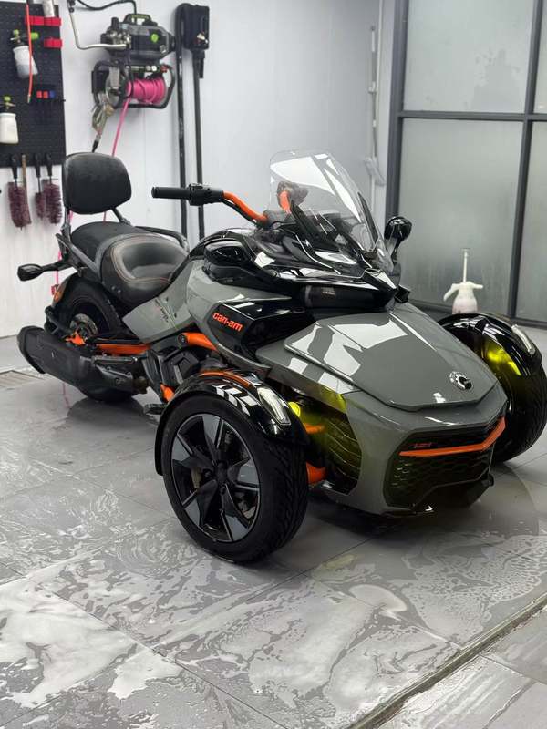 庞巴迪 Spyder F3 