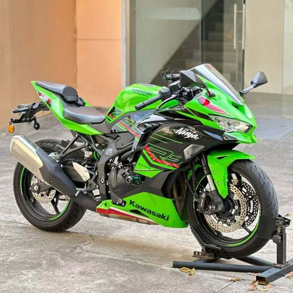 川崎 ZX-4R