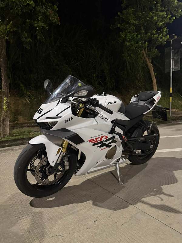 张雪机车 500RR
