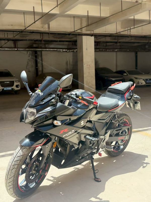 豪爵铃木 GSX250R