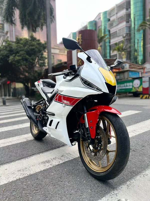 雅马哈 YZF-R3