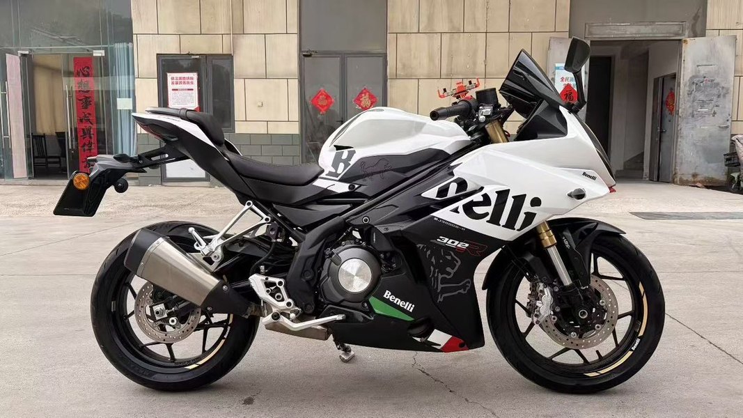 贝纳利 龙卷风 Tornado 302R