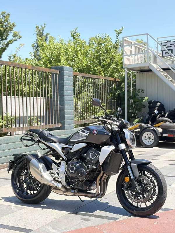 本田DREAMWING CB1000R