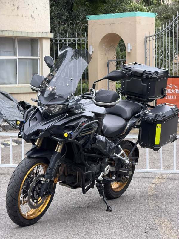 贝纳利 TRK552