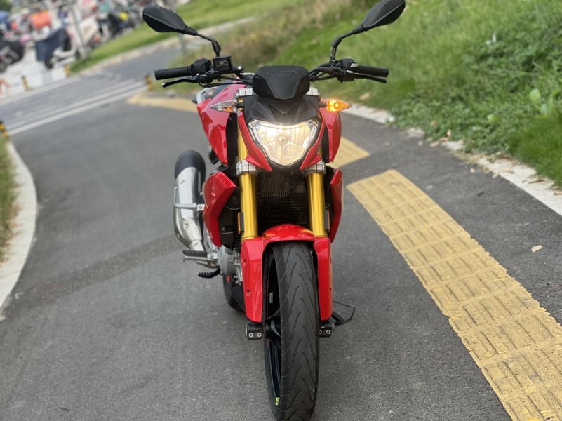 宝马 G 310 R