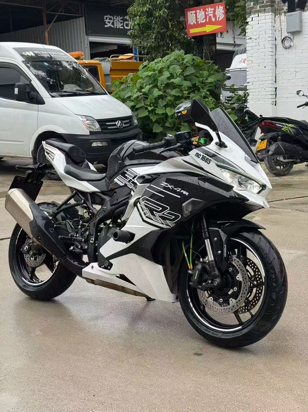 川崎 ZX-4R