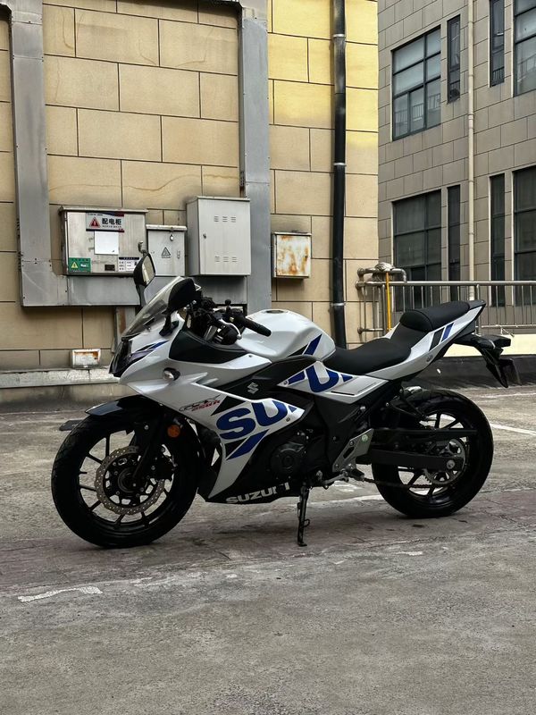 豪爵铃木 GSX250R
