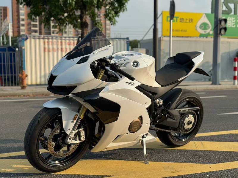 张雪机车 500RR