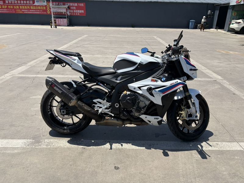 宝马 S 1000 R