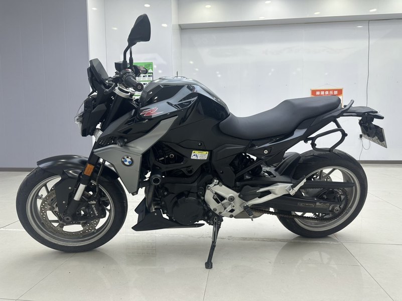 宝马 F 900 R