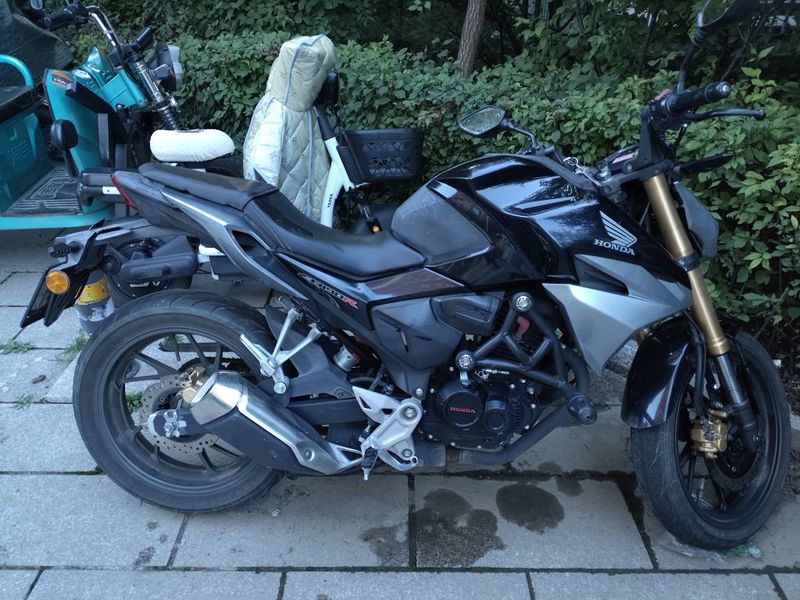 五羊本田 CB190R 暴锋眼
