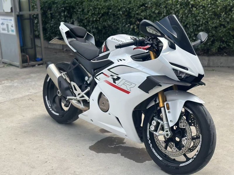 张雪机车 500RR
