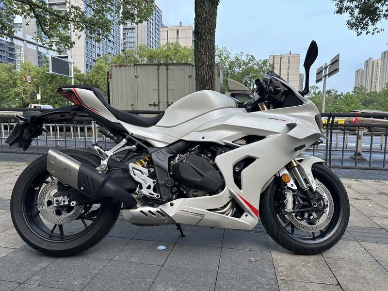 QJMOTOR 赛600