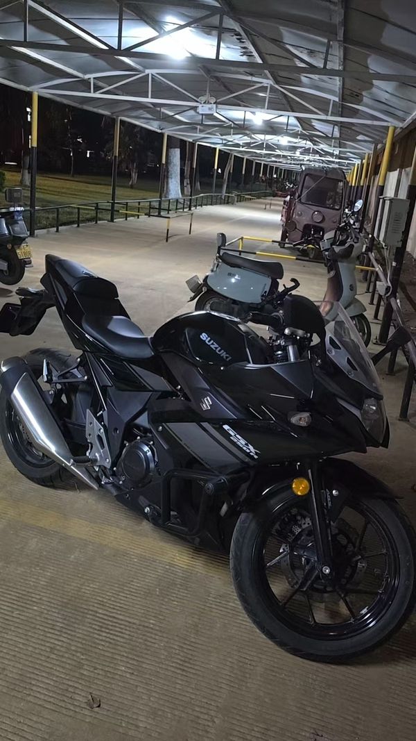 豪爵铃木 GSX250R