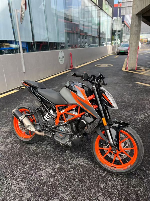 KTMR2R 390 Duke