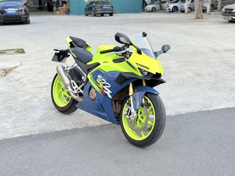 张雪机车 500RR