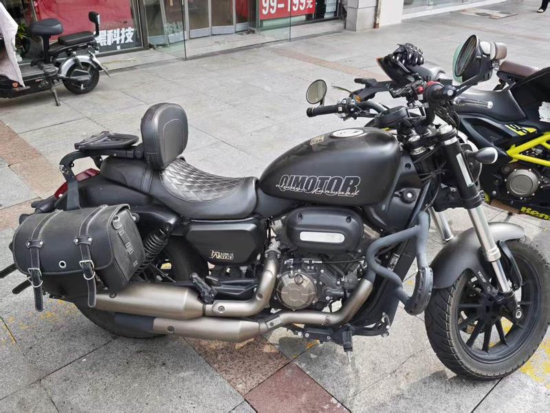 QJMOTOR 闪300S