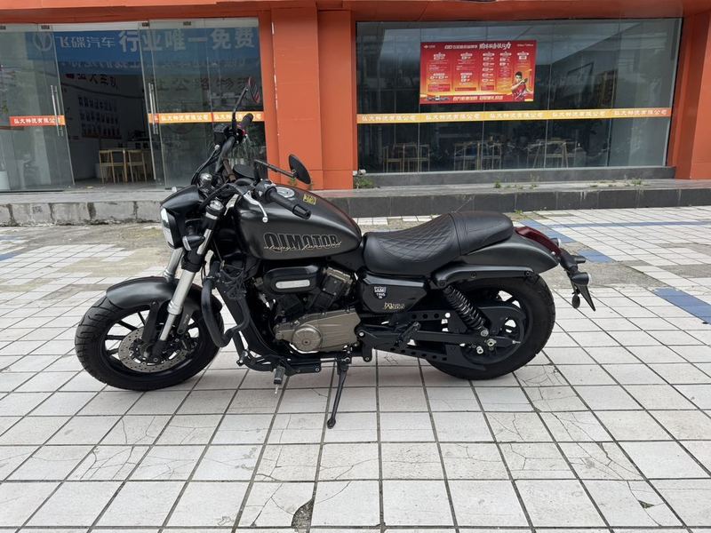 QJMOTOR 闪300S