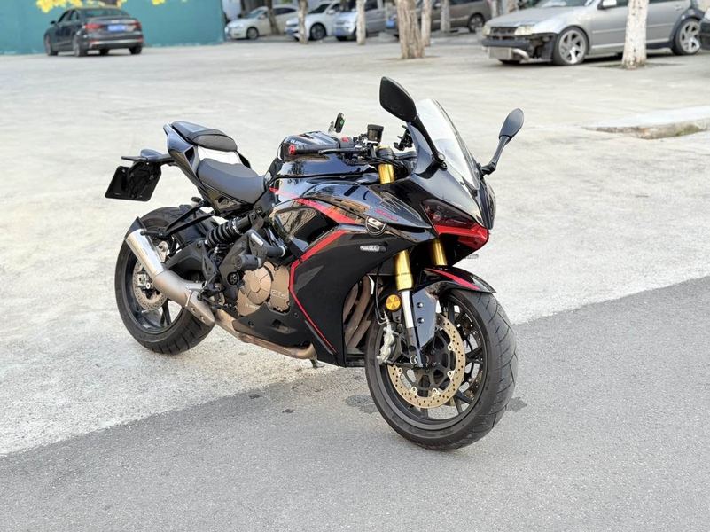 QJMOTOR 赛600