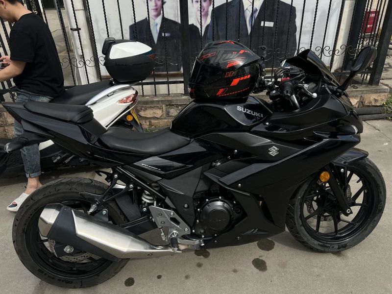 豪爵铃木 GSX250R