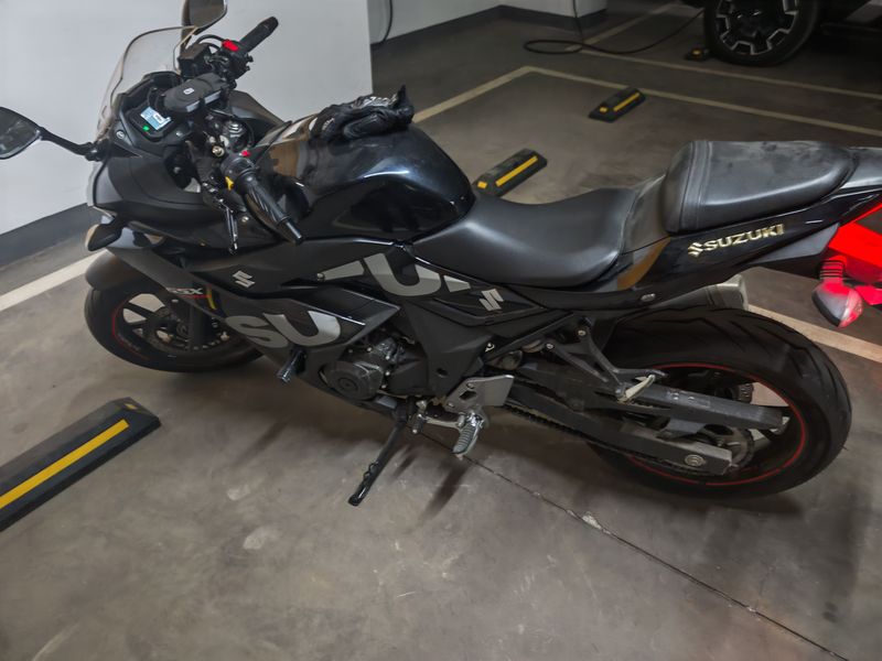 豪爵铃木 GSX250R