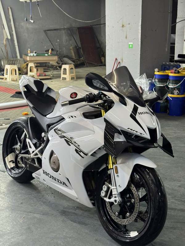 张雪机车 500RR