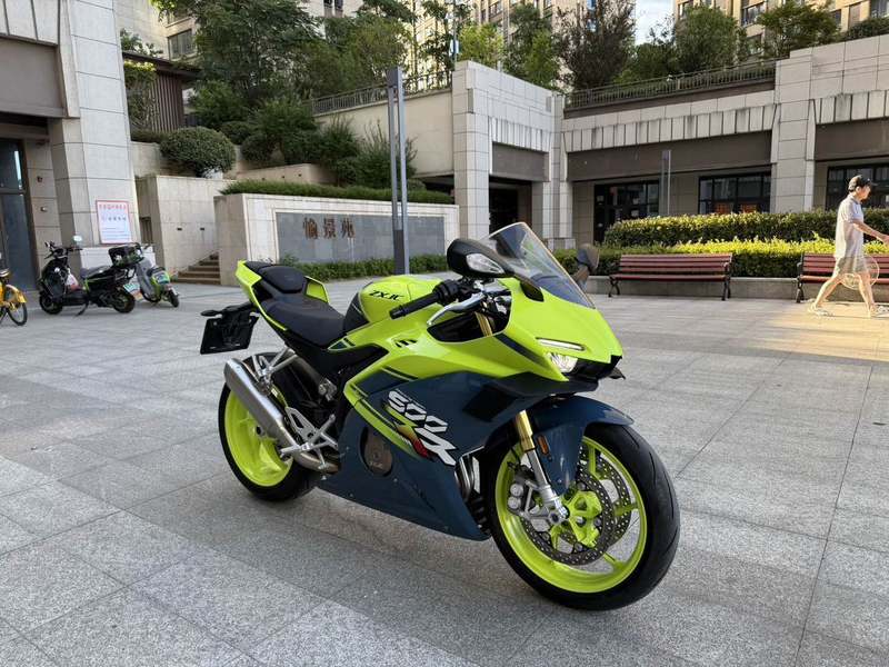 张雪机车 500RR