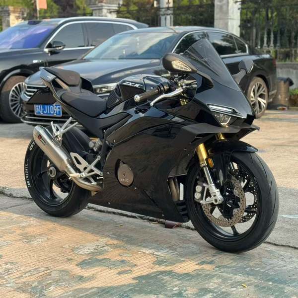 张雪机车 500RR