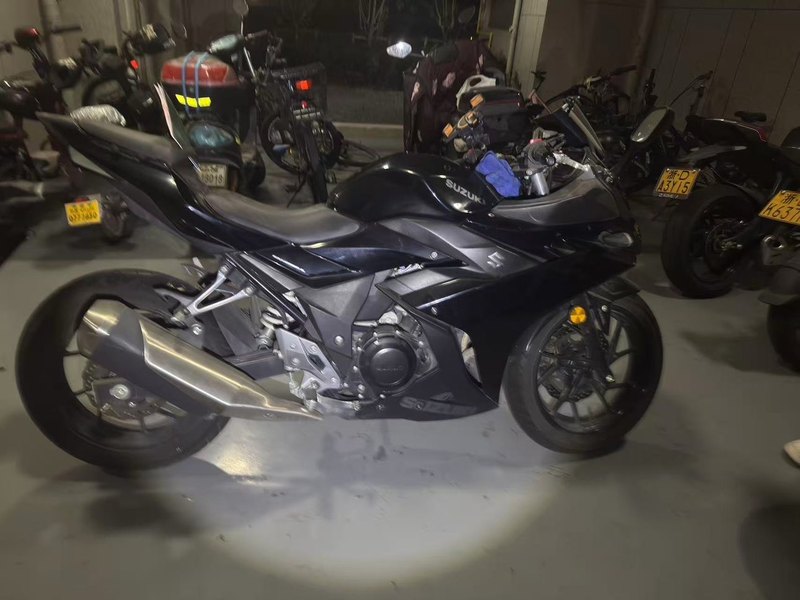 豪爵铃木 GSX250R