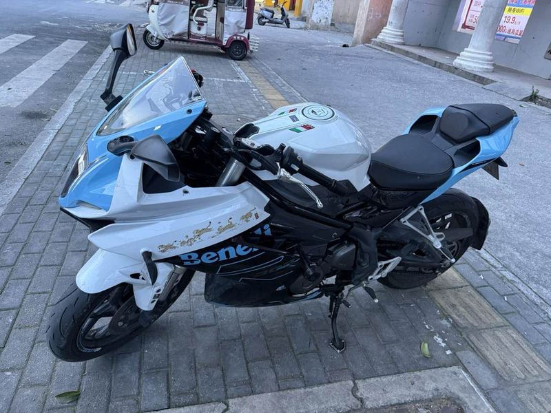 贝纳利 龙卷风 Tornado 302R