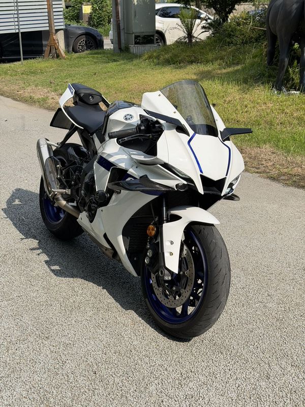雅马哈 YZF-R1