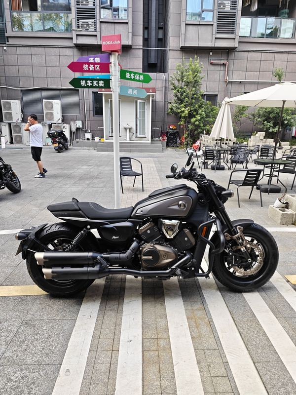 QJMOTOR 闪600