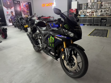 雅马哈 YZF-R3