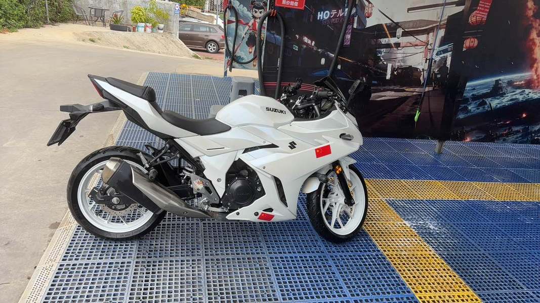 豪爵铃木 GSX250R