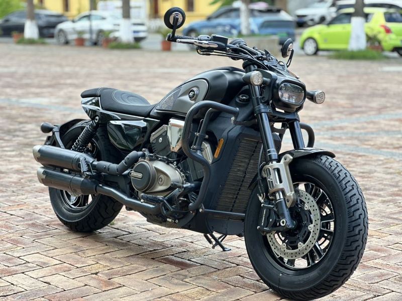 QJMOTOR 闪600